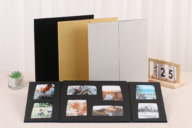 Álbum de fotos com papel de seda