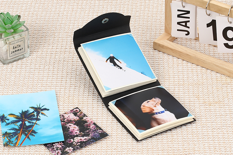 Álbum de fotos com papel preto
