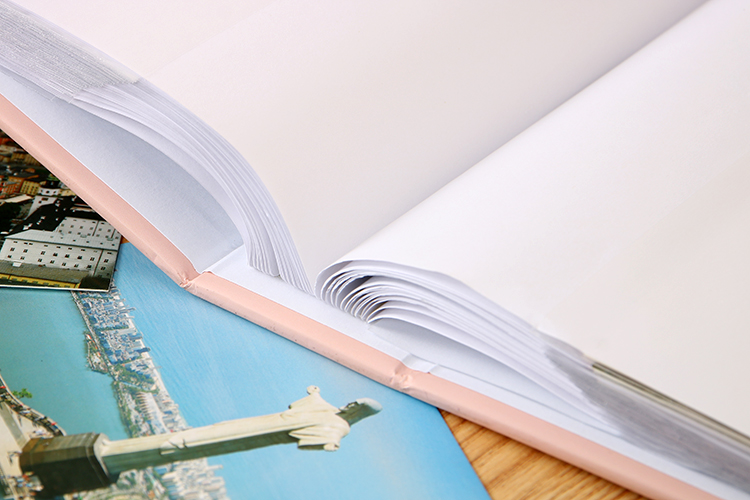 álbum de fotos em papel kraft