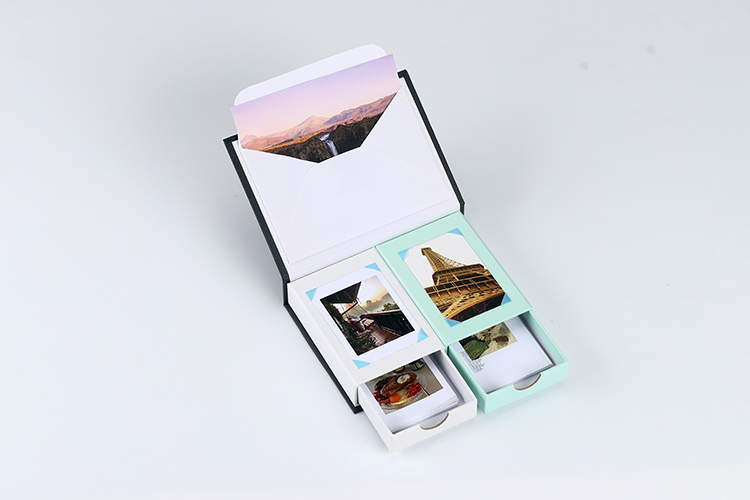 Álbum de fotos com papel pegajoso