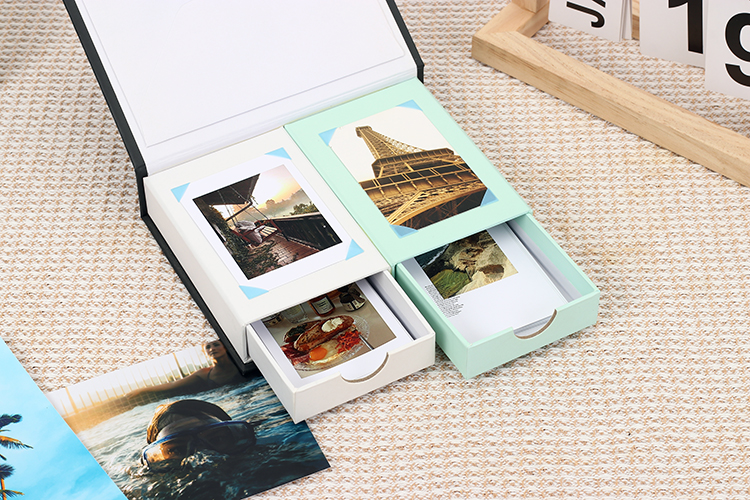 Álbum de fotos com páginas de papel