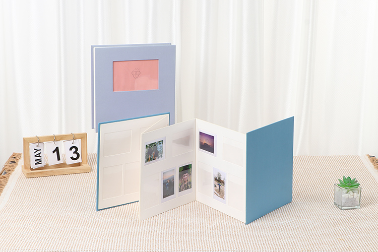 Álbum de fotos em papel pegajoso