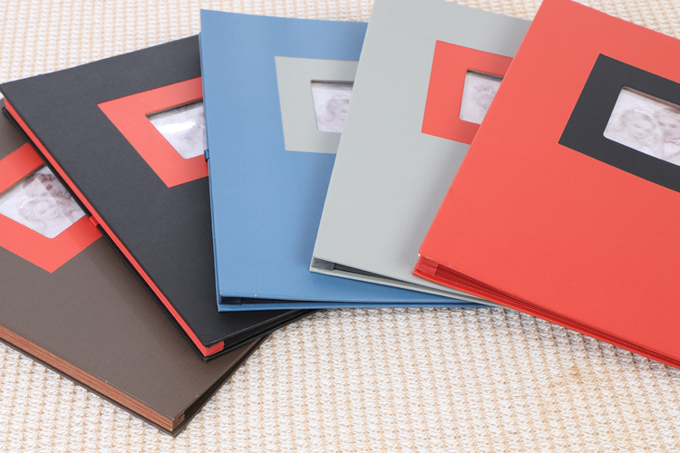 Como fazer um álbum de fotos com papel
