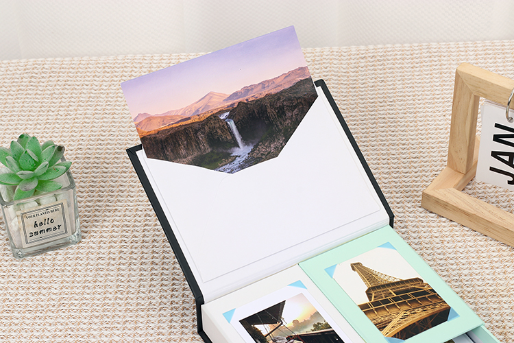 Álbum de fotos com papel preto