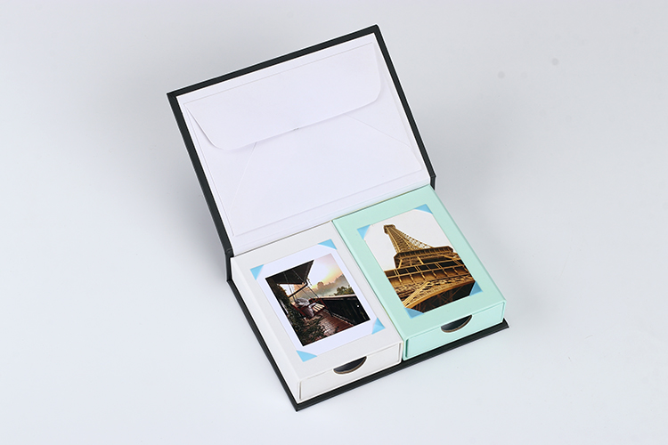 Álbum de fotos com papel de seda