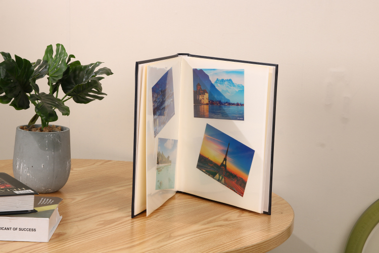 álbum de fotos con páginas de papel negro