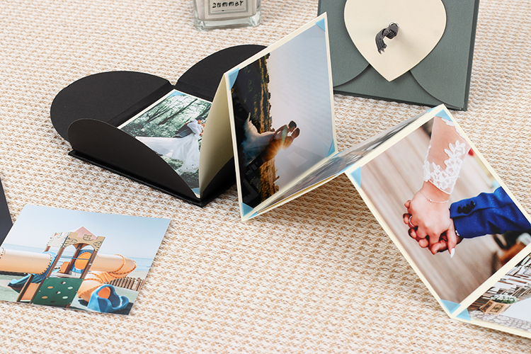 Álbum de fotos com papel pegajoso