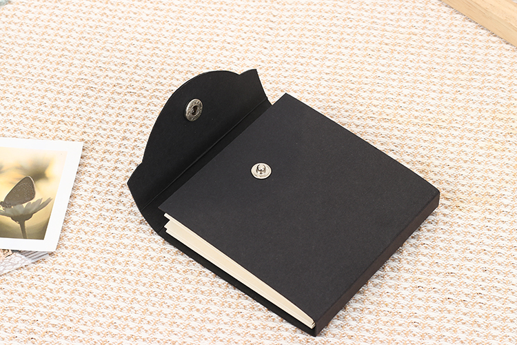 Álbum de fotos com páginas de papel