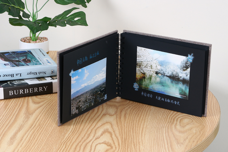 Álbum de fotos em papel marrom