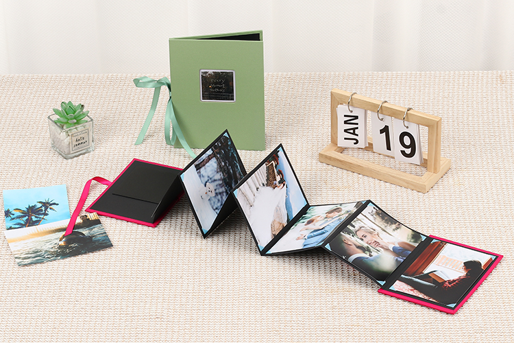 Álbum de fotos com páginas de papel
