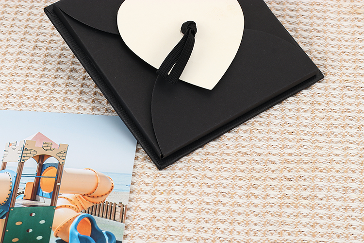 Álbum de fotos com páginas de papel