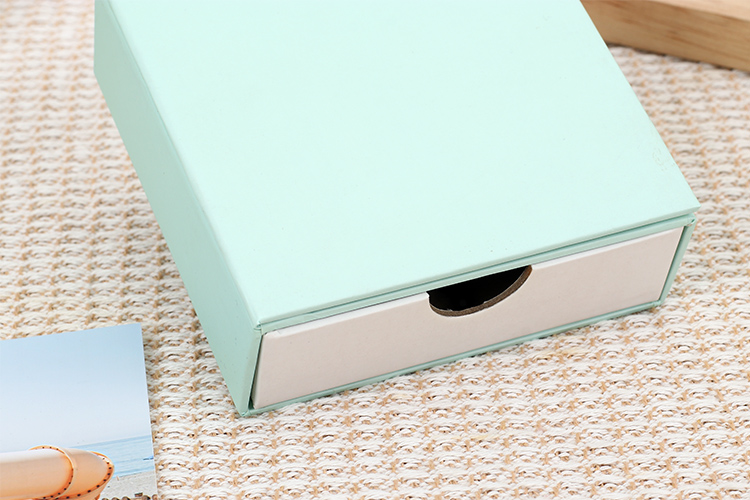 Álbum de fotos com páginas de papel
