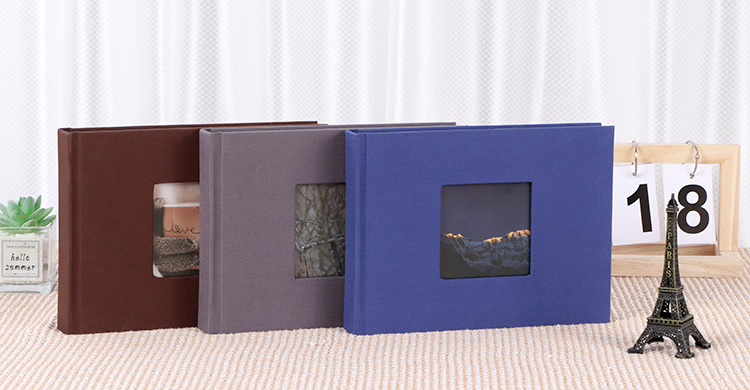 Álbum de fotos com papel preto